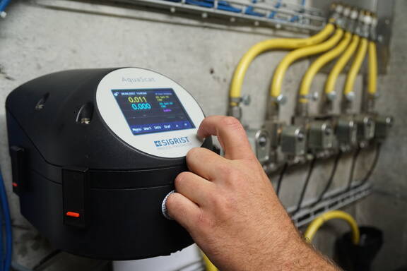 Nur klares Quellwasser darf ins Verteilnetz: Die Trübung wird ständig überwacht.