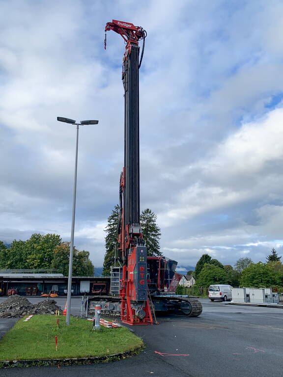 Zoom: Oktober 2021: Erste Rammversuche im Bereich des Sanierungsperimeters.


