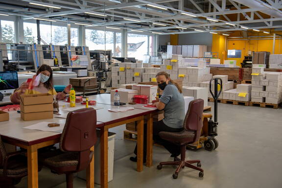 Zoom: Die sehr geringen Lärmimmissionen in der Produktionshalle sorgen für eine entspannte Stimmung.