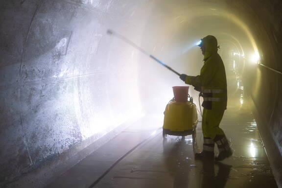 Der Stollen des Reservoirs Stalden reicht gut 200 Meter in den Fels

