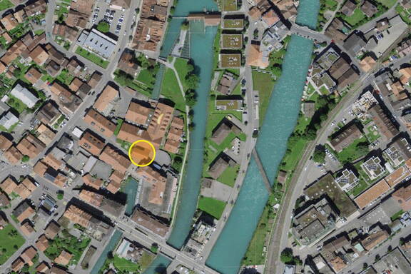 Zoom: Das Kraftwerk befindet sich mitten im Stedtlizentrum (Quelle: Swisstopo)