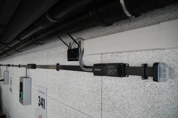 Teil der Basisinstallation: Das Flachbandkabel ermöglicht den Anschluss mehrerer Ladestationen an nur einem Zähler.