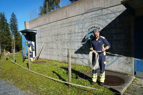 Umgebungsarbeiten bei der Zentrale Geissbrunnen in Saxeten 
