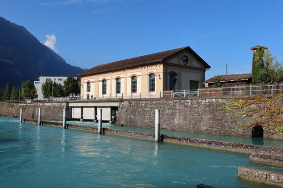Seit dem Umbau im Jahr 2022 um rund 40 Prozent effizienter: Das IBI-Wasserkraftwerk am Schifffahrtskanal 

